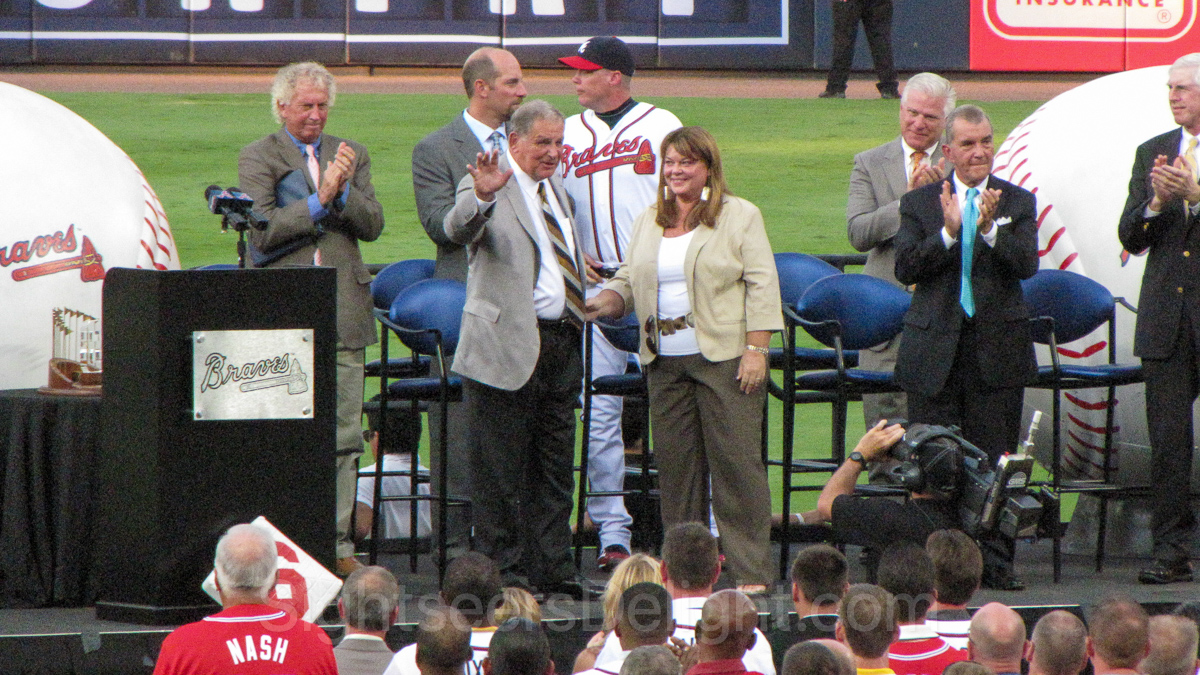 Cox inducted into Braves Hall of Fame Sightseers' Delight