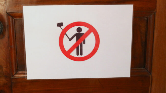 No Selfie Sticks