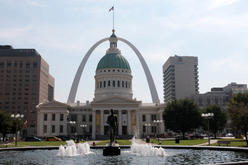 The Old Courthouse and the Gateway Arch in St. Louis