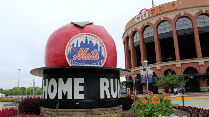 Tom Seaver statue at New York Mets Citi Field 