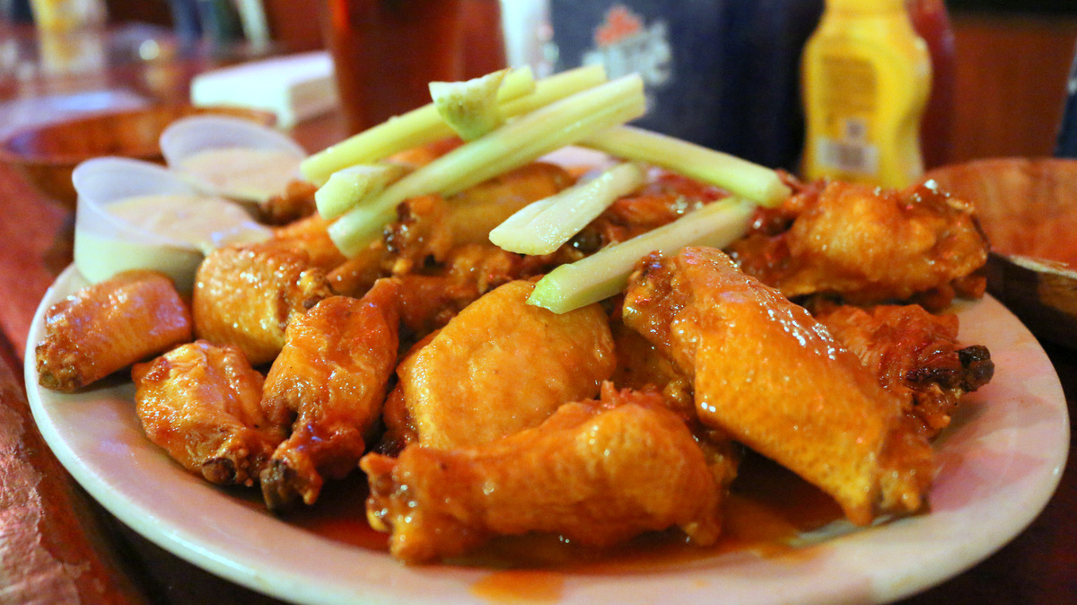 try-buffalo-chicken-wings-at-anchor-bar-where-they-started