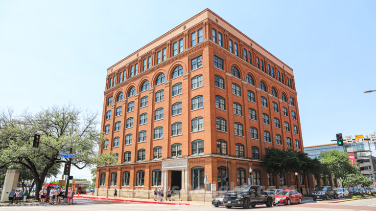 Dallas-Fort Worth Metroplex Travel Guide